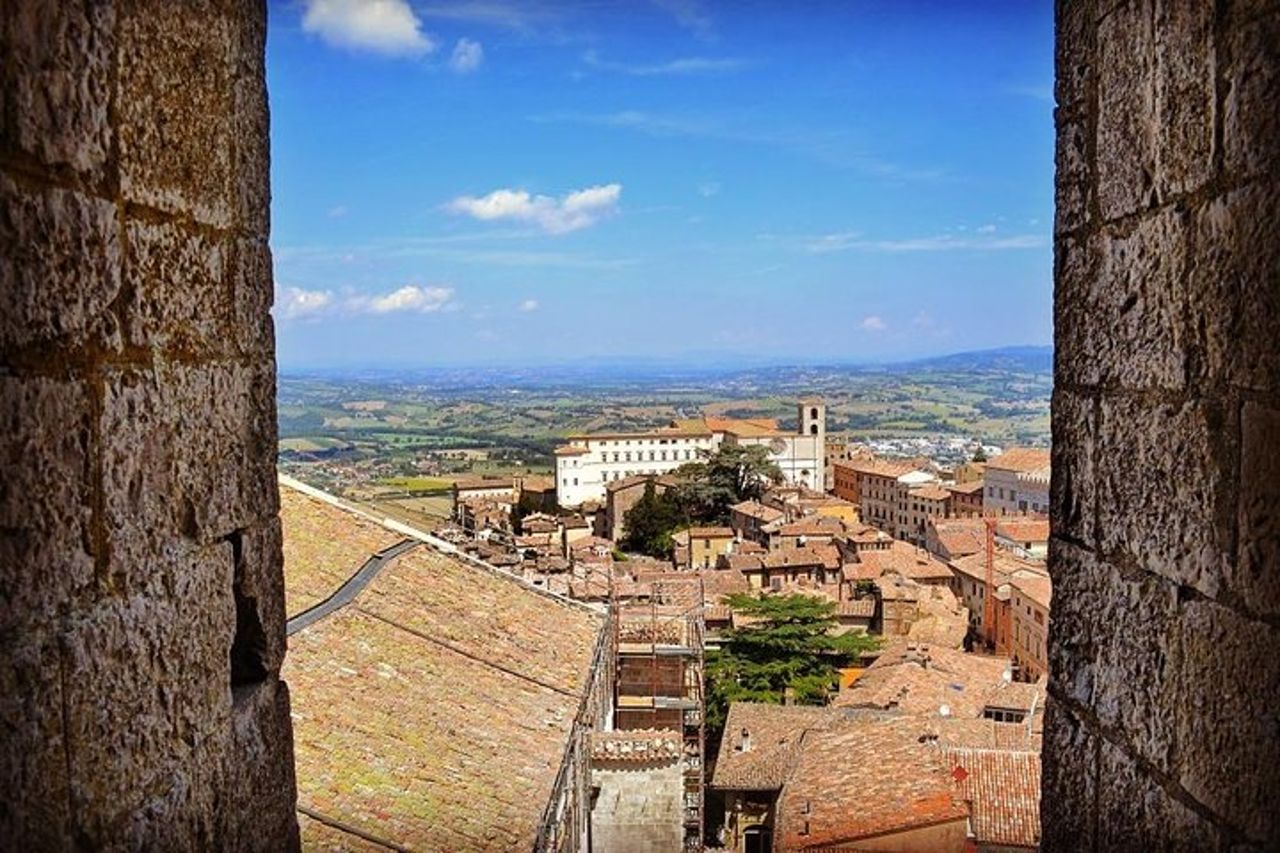 Gita di un giorno: tour privato di Todi e Montefalco + pranzo + tour del vino con degustazione — 3