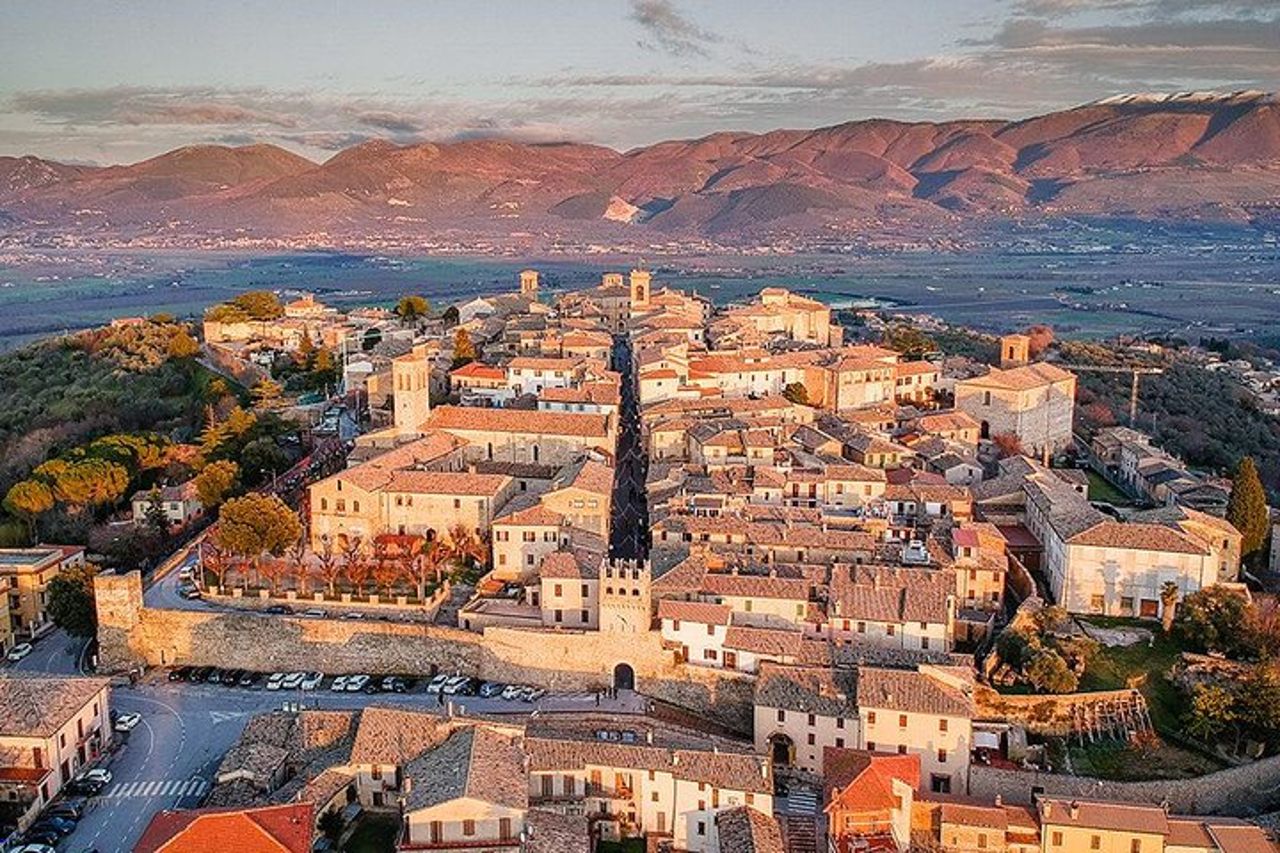 Gita di un giorno: tour privato di Todi e Montefalco + pranzo + tour del vino con degustazione — 6