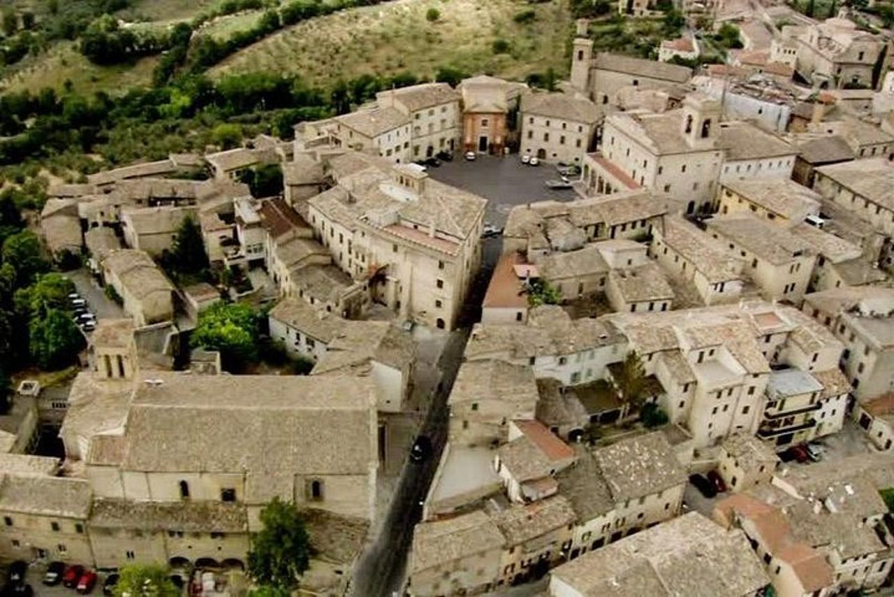 Gita di un giorno: tour privato di Todi e Montefalco + pranzo + tour del vino con degustazione — 5