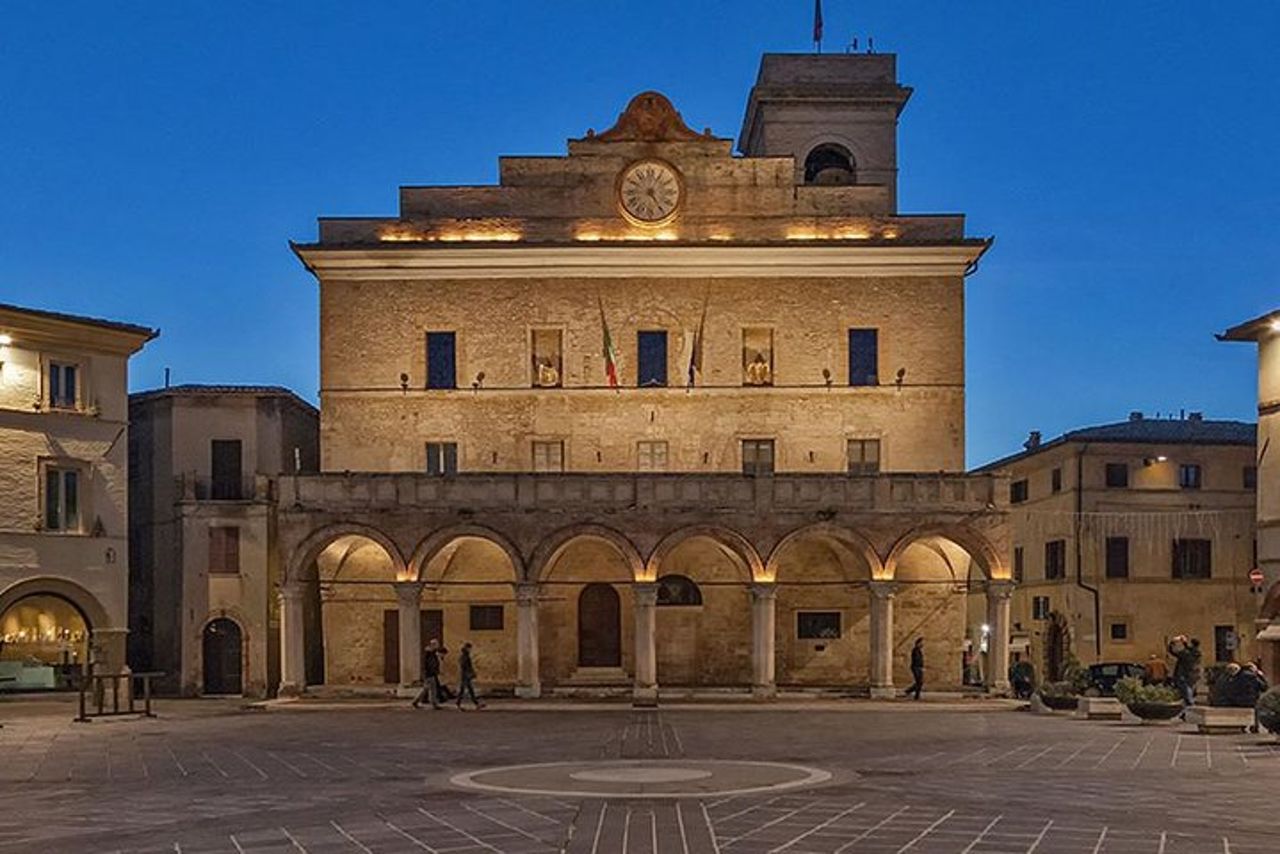 Gita di un giorno: tour privato di Todi e Montefalco + pranzo + tour del vino con degustazione — 8