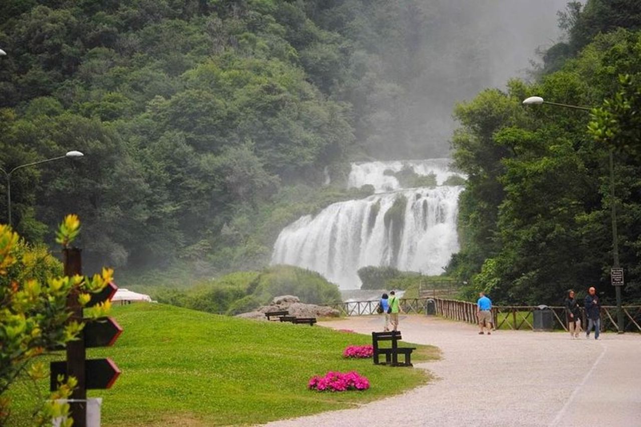 Gita di un giorno: River Rafting con pranzo e visita alla Cascata delle Marmore — 4