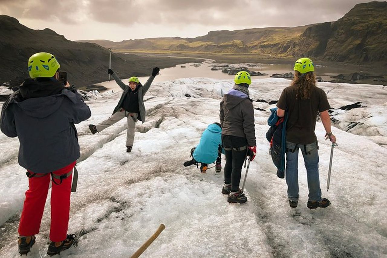 Escursione di 3 ore per piccoli gruppi sul ghiacciaio Solheimajokull — 6
