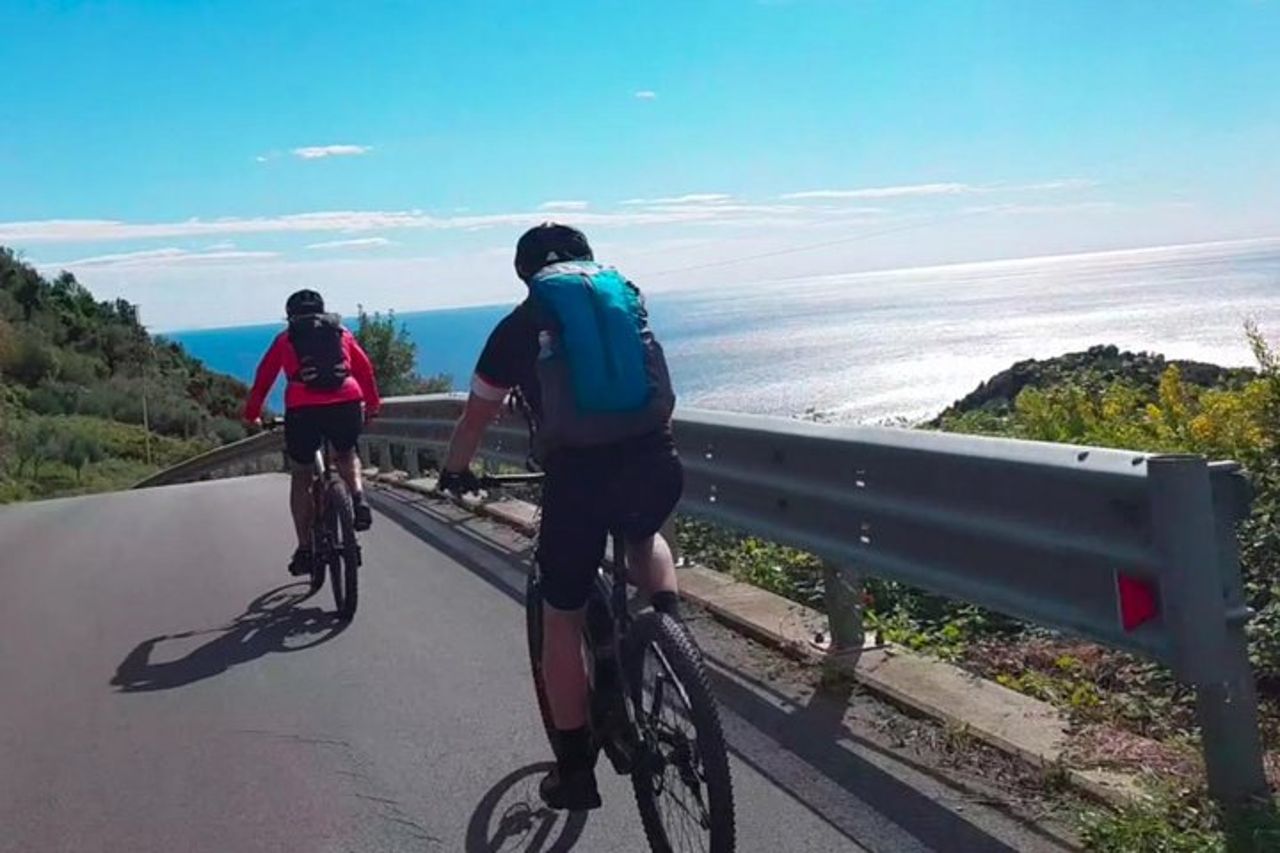 E-bike nel promontorio di Portofino intorno ai tradizionali villaggi di pescatori