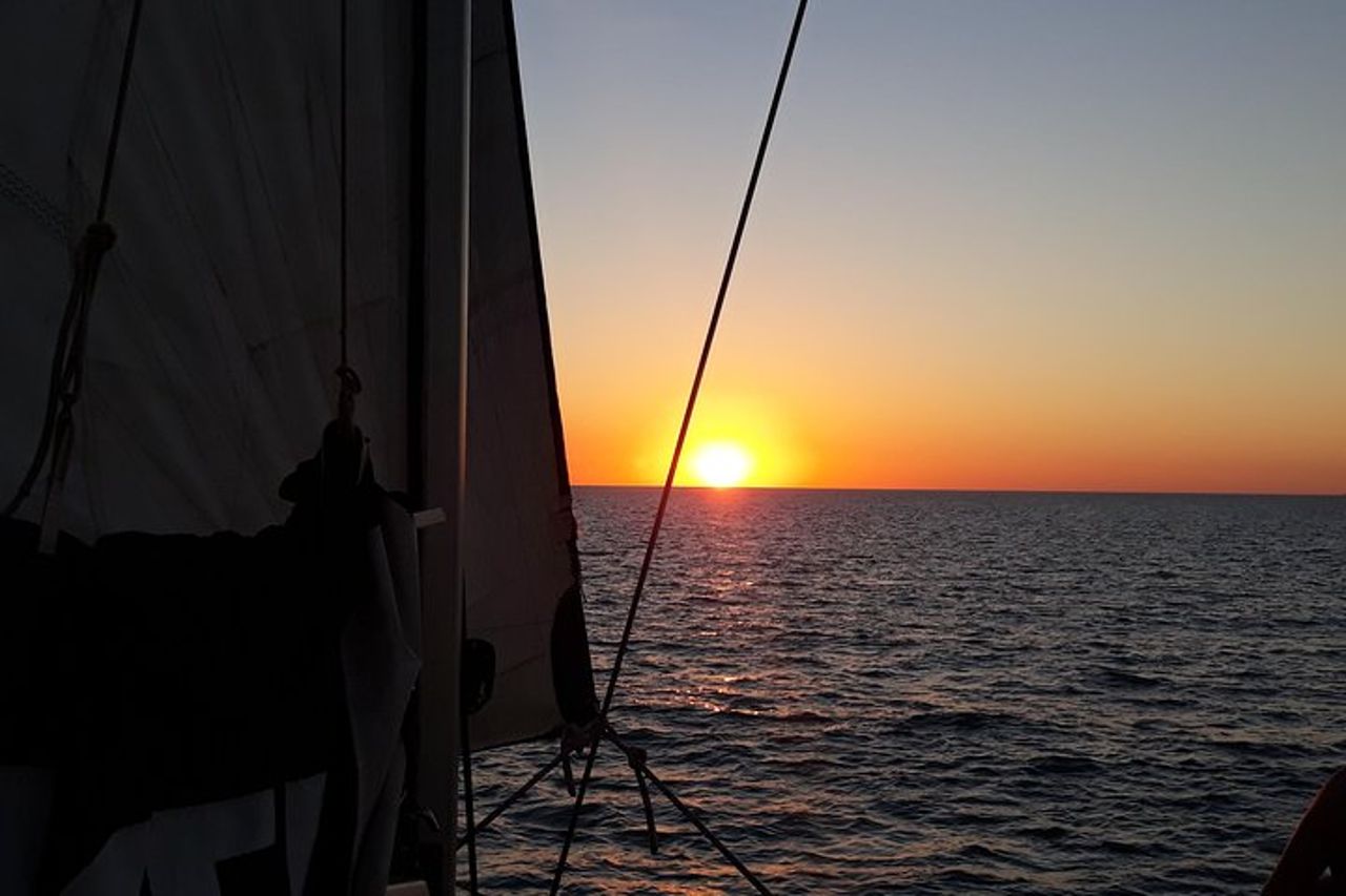 Crociera al tramonto di 3 ore da Darwin con cena e spumante — 7