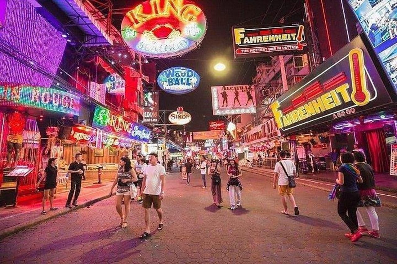 Pattaya Nightlife di Songthaew - Drink Drunk Night ubriaco — 2