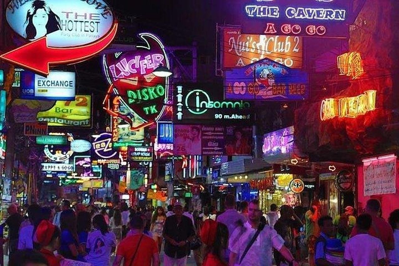 Pattaya Nightlife di Songthaew - Drink Drunk Night ubriaco — 9