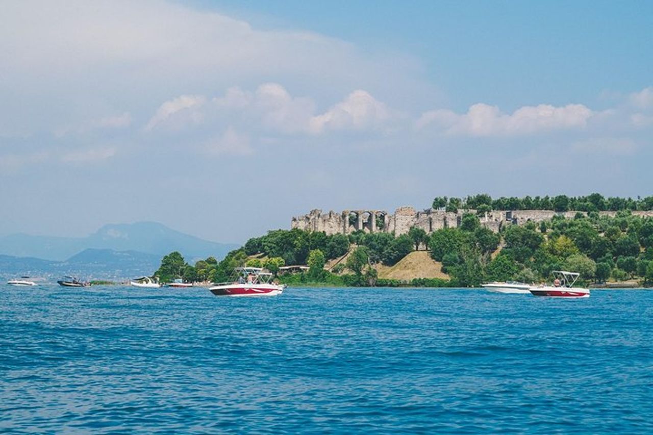 Da Verona: tour di un giorno del Lago di Garda e Sirmione con crociera — 2