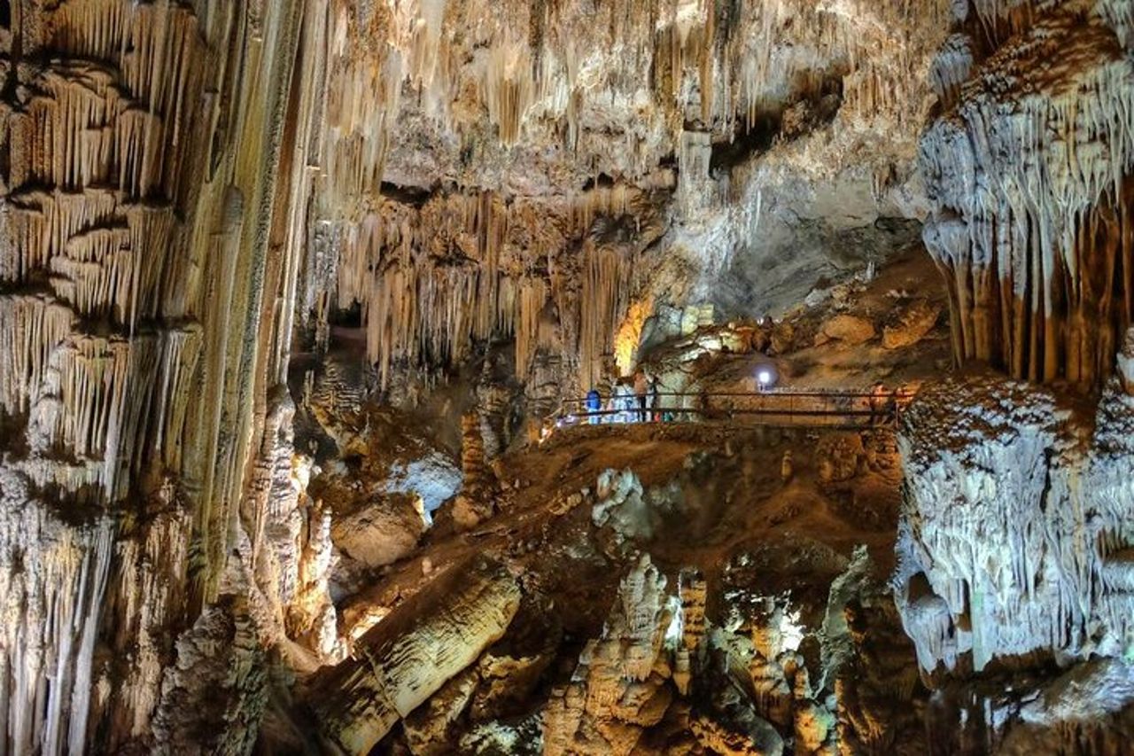 Tour privato Nerja e Frigiliana di 8 ore da Malaga pick up — 2