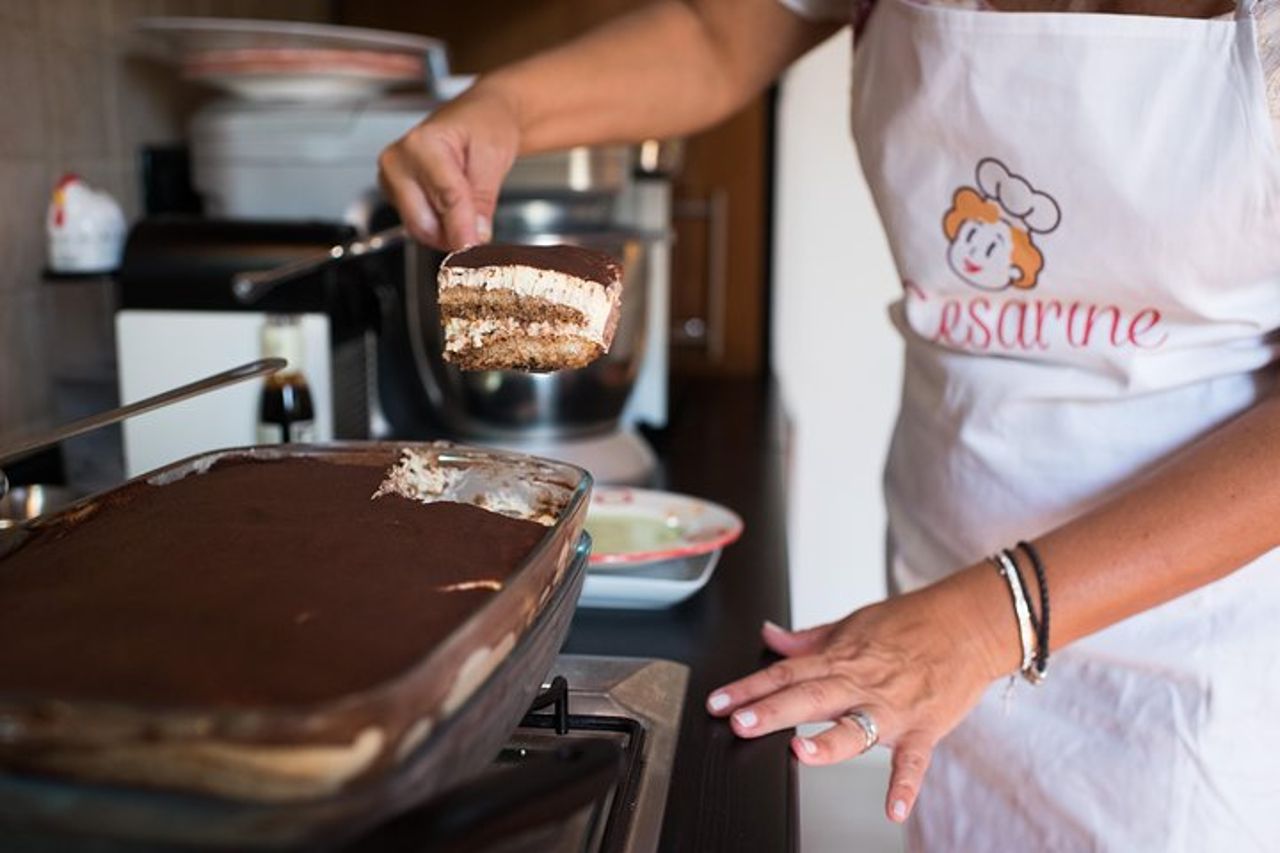 Cesarine: lezione di pasta e tiramisù presso la casa del locale ad Alberobello — 2