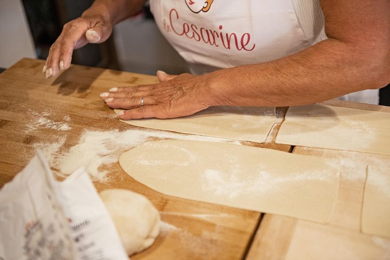 Lezione privata di pasta e tiramisù a casa di Cesarina con degustazione a Camogli