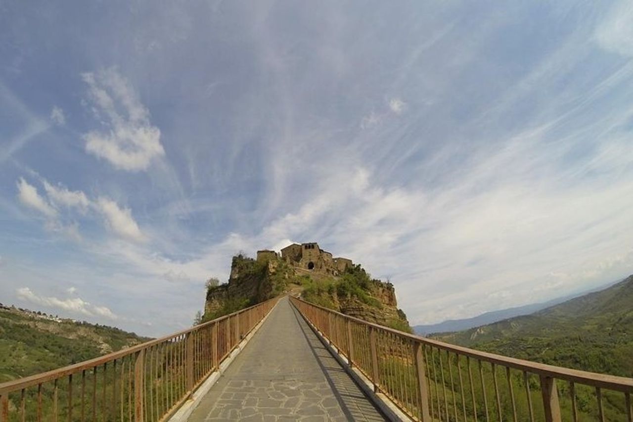 Civita di Bagnoregio "La città che muore" + Tour privato di Orvieto da Roma — 2