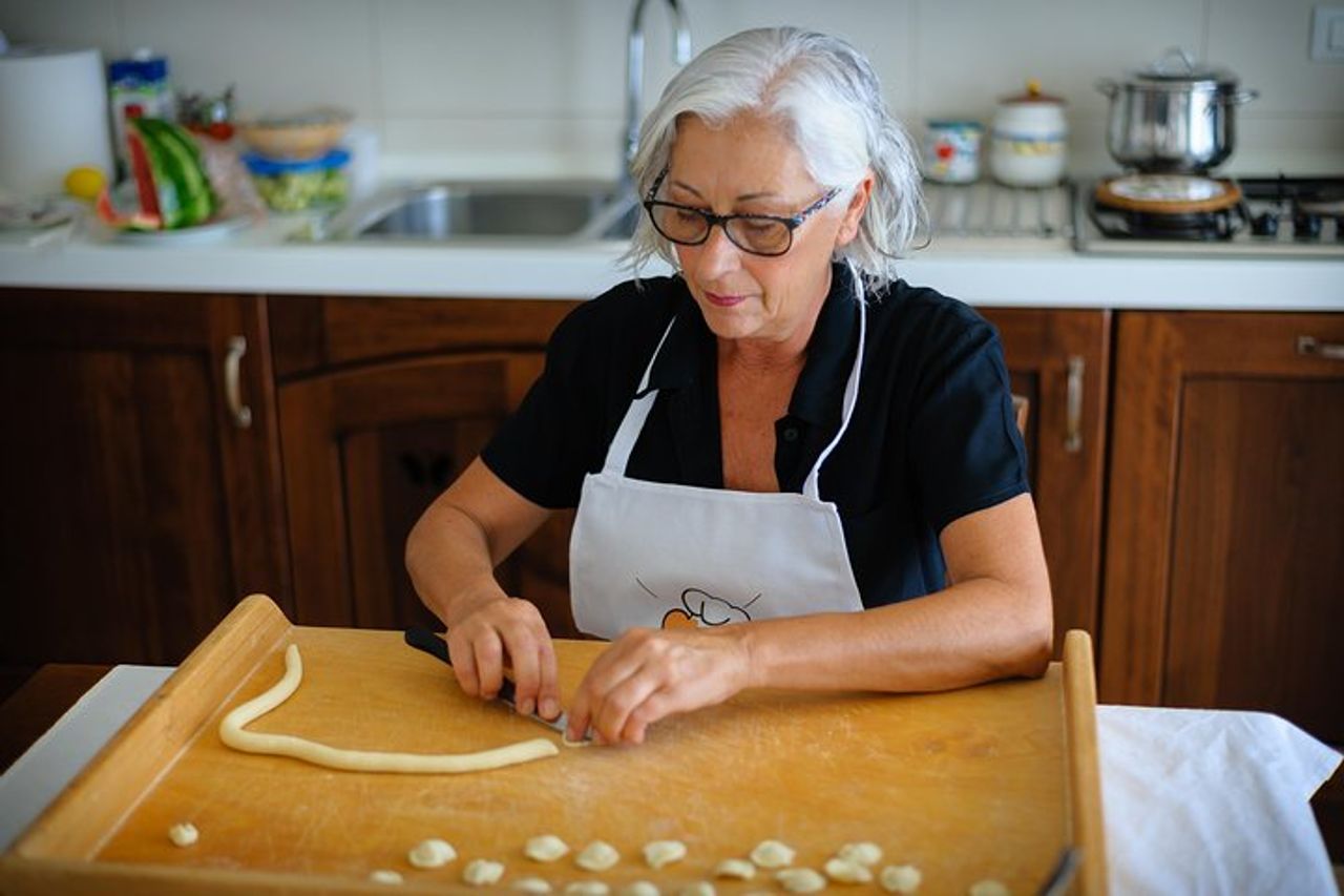 Lezione privata di pasta e tiramisù a casa di Cesarina con degustazione a Ostuni — 2