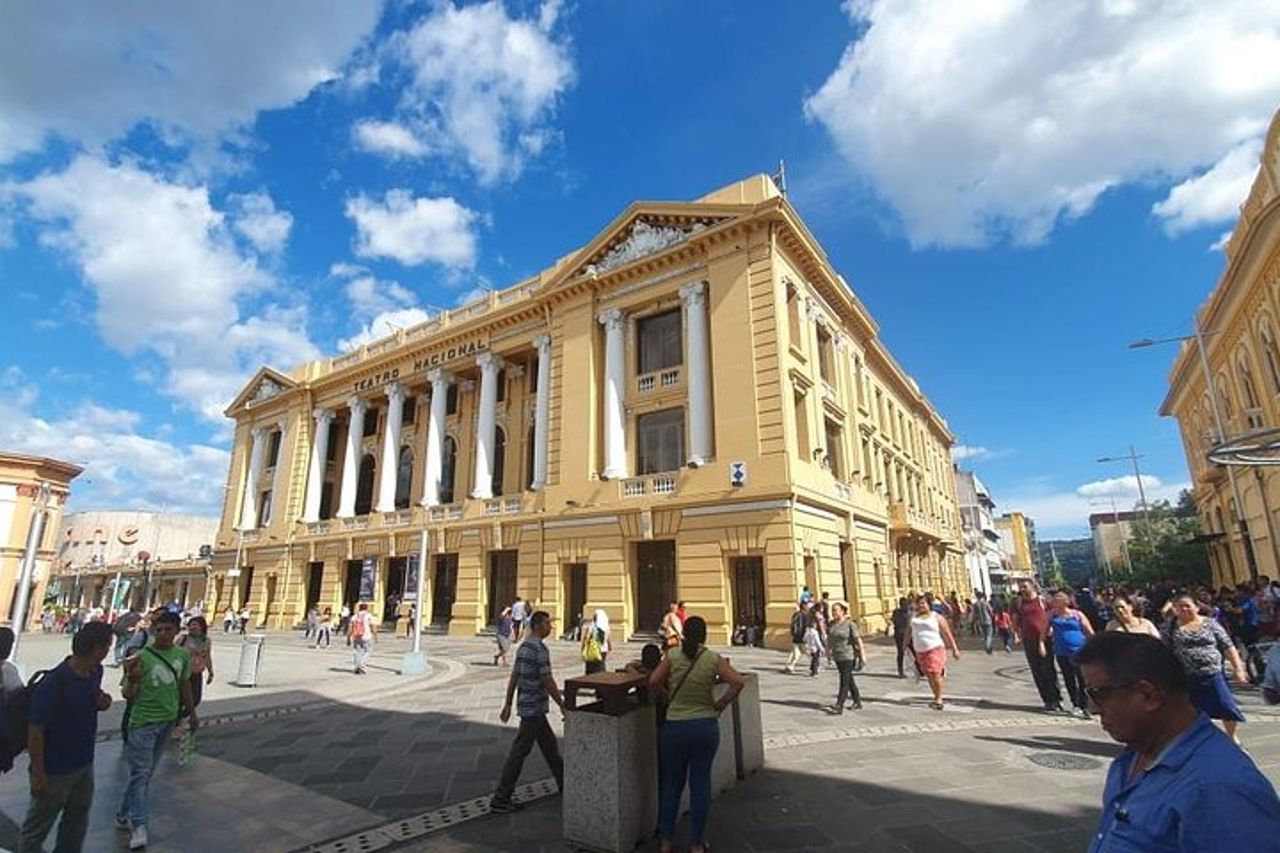 Tour a piedi di mezza giornata nel centro di San Salvador e degustazione di Pupusas — 3