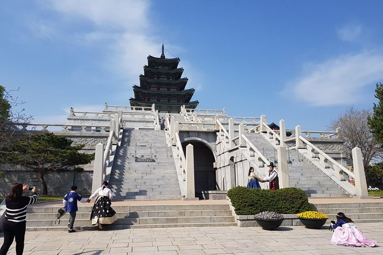 Tour turistico di Seul con il palazzo Gyeongbokgung, la N Seoul Tower e il villaggio Namsangol Hanok — 6