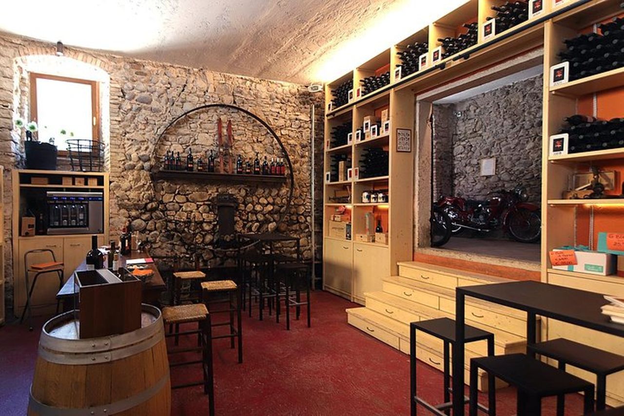 Degustazione Vini in Centro Storico a Lazise — 7