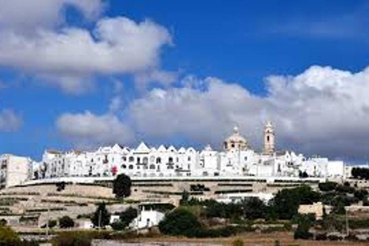 Centro Storico Di Bari , Locorotondo, Alberobello E Polignano — 4