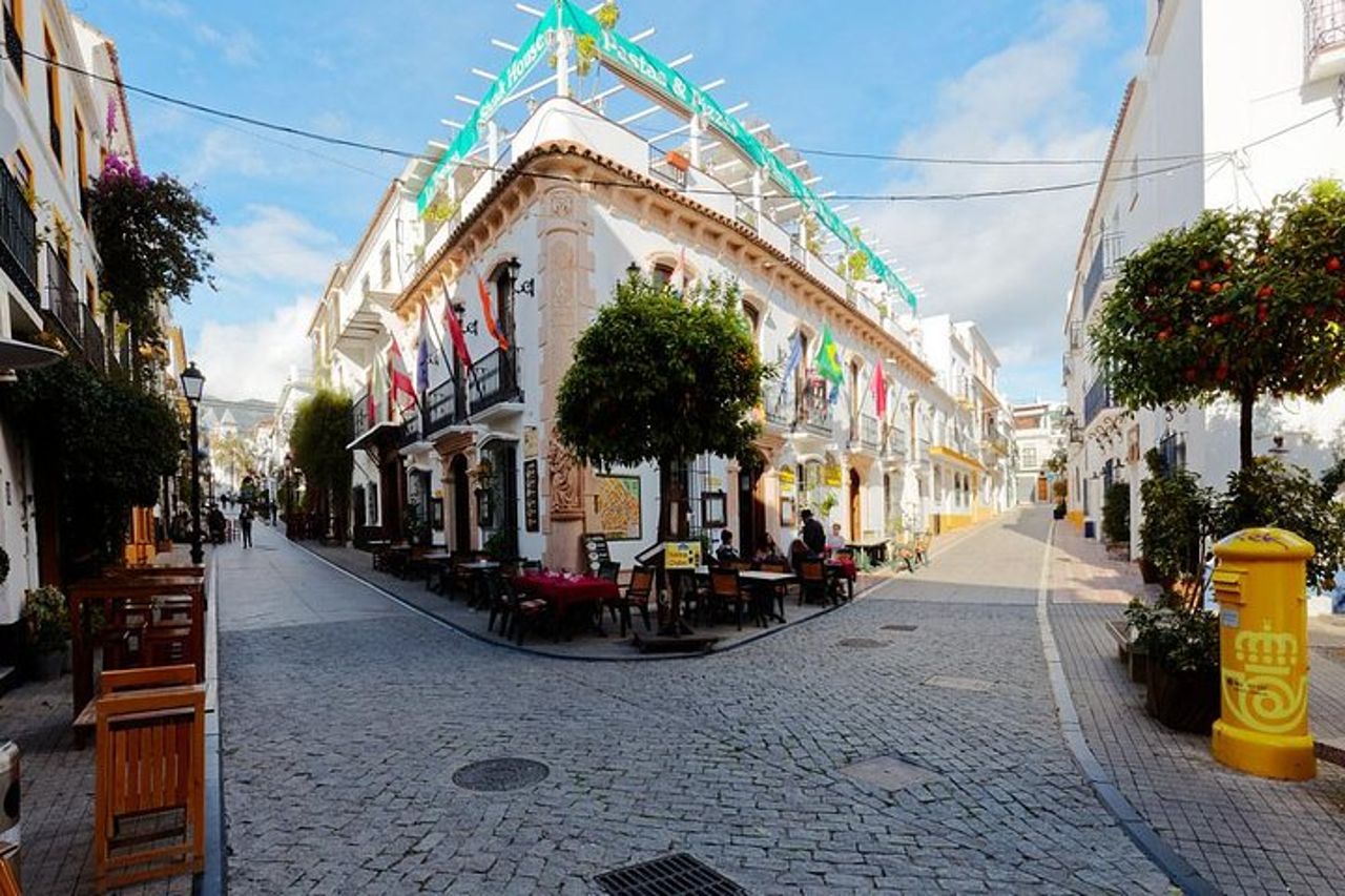 Tour privato di un'intera giornata a Gibilterra, Marbella e Puerto Banus dall'Hotel Malaga — 2