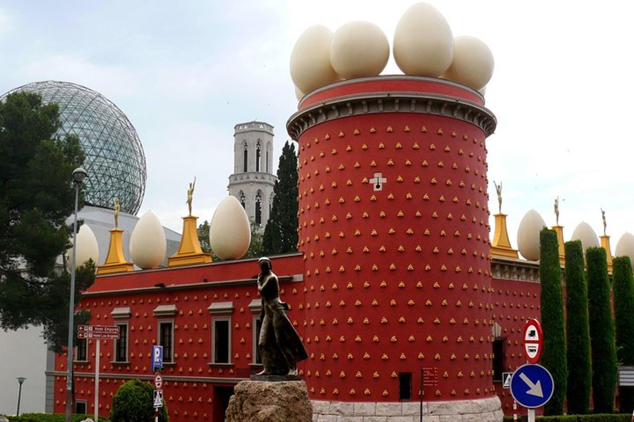 Tour privato: Museo Dalì di Figueres e Tour Púbol con prelievo dall'hotel — 2