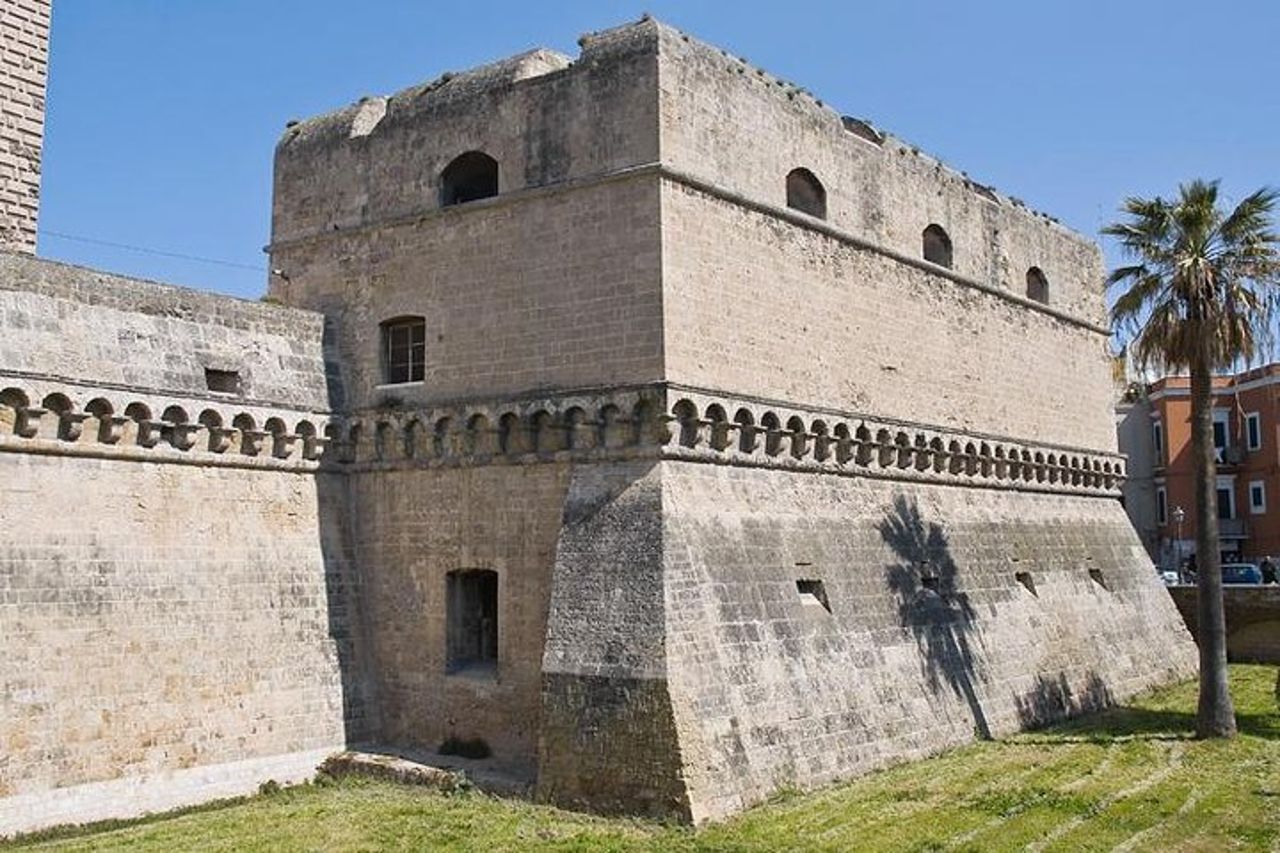 Tour delle fortificazioni di Bari: le difese della città e la loro storia — 3