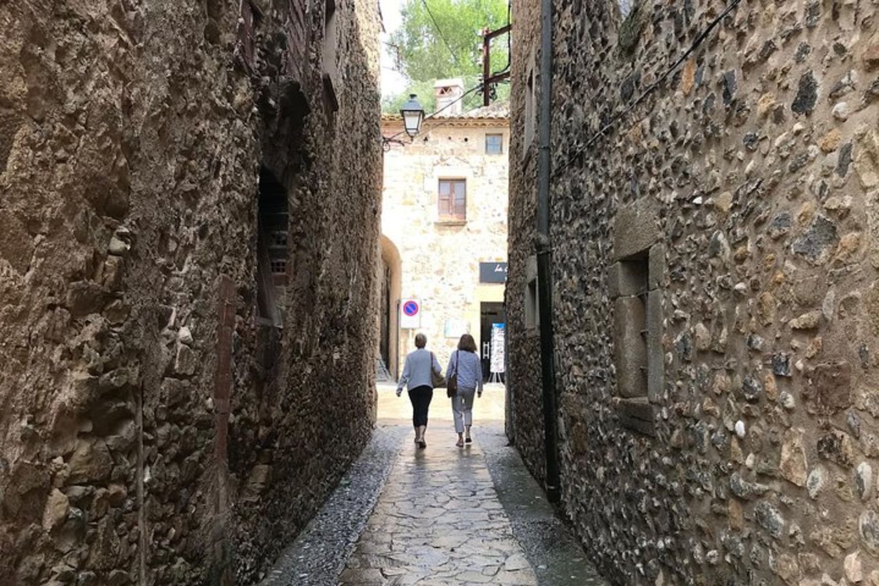 Trasferimento di andata e ritorno: Museo Dalí a Figueres con pranzo (facoltativo) — 2