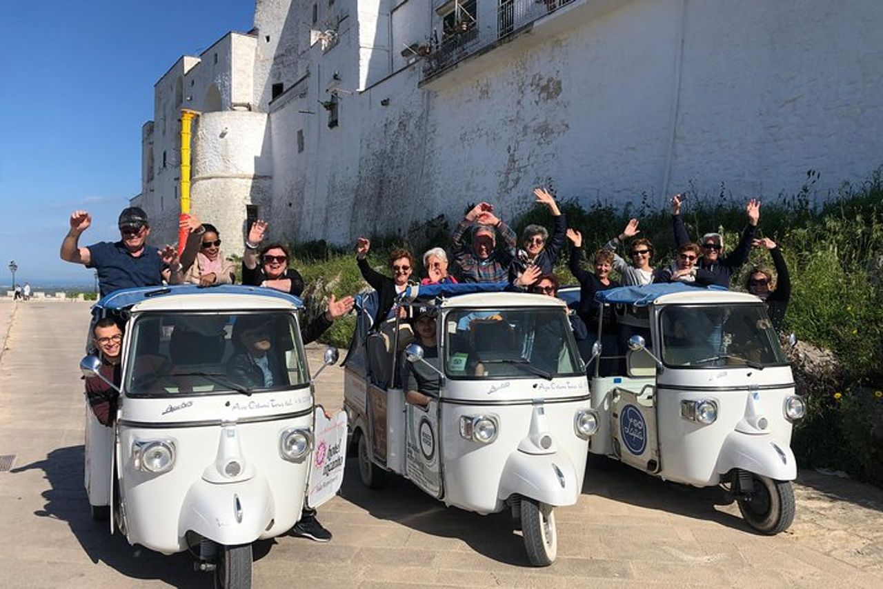 Tour Privato del Borgo Medievale di Ostuni in Tuk Tuk — 3