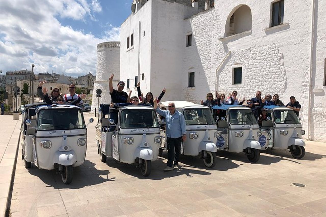 Tour Privato del Borgo Medievale di Ostuni in Tuk Tuk — 4