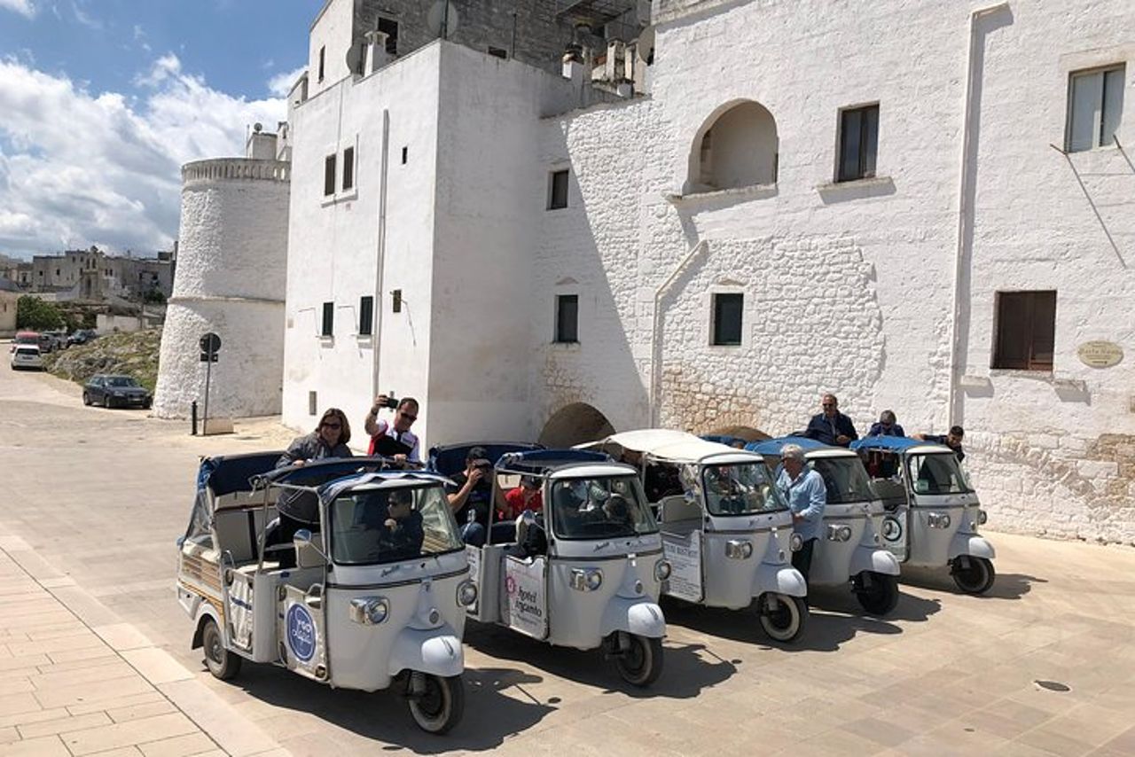 Tour Privato del Borgo Medievale di Ostuni in Tuk Tuk — 5