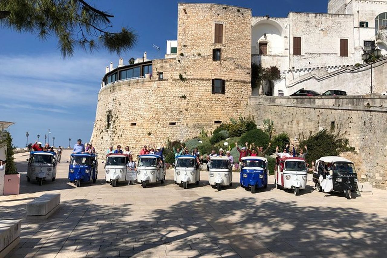 Tour Privato del Borgo Medievale di Ostuni in Tuk Tuk — 7