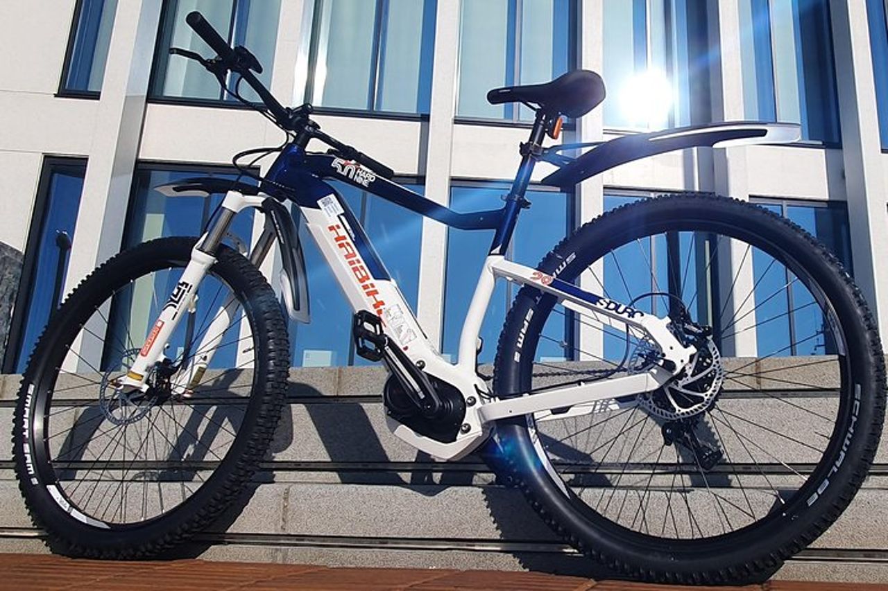 Inseguimento al sole di mezzanotte di eBike — 3