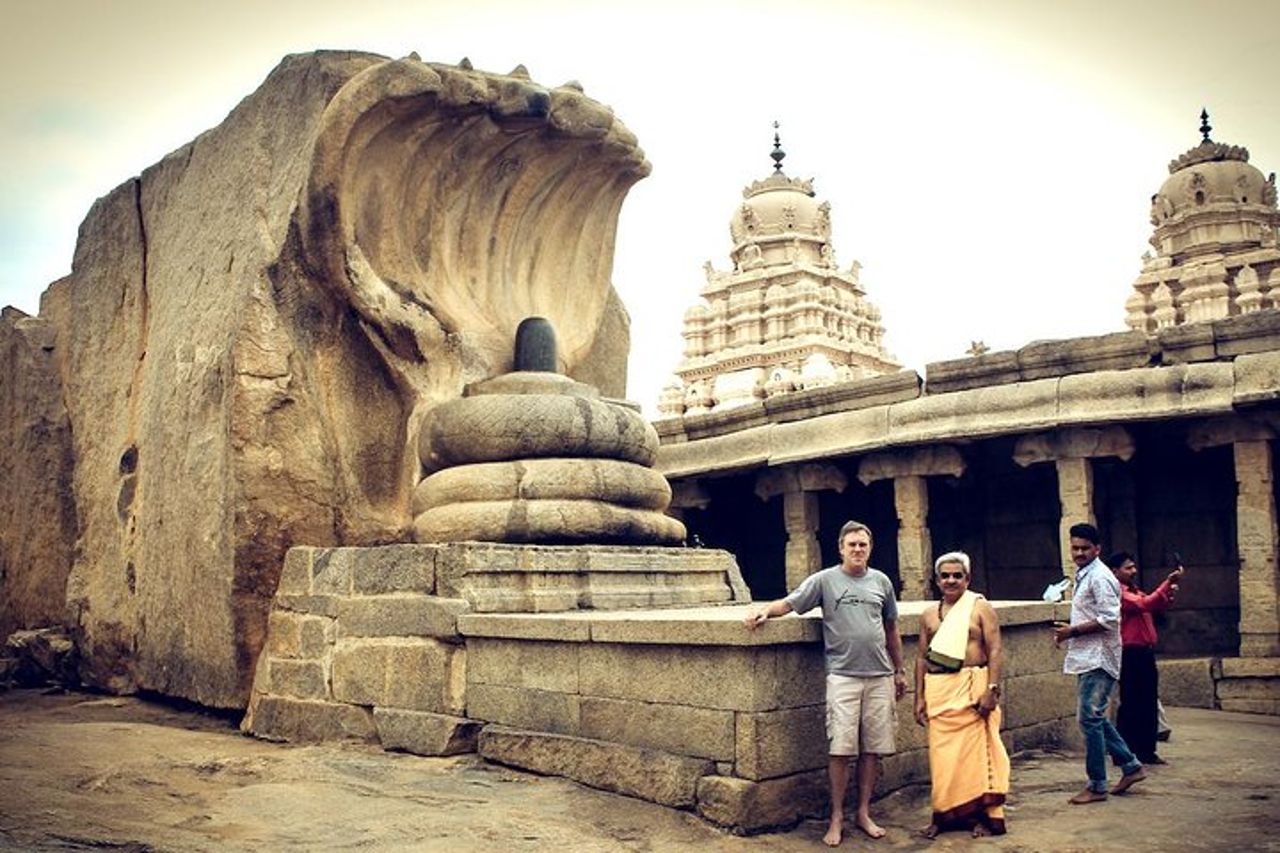 Gita di un giorno da Bangalore a Lepakshi per l'architettura e i dipinti del tempio