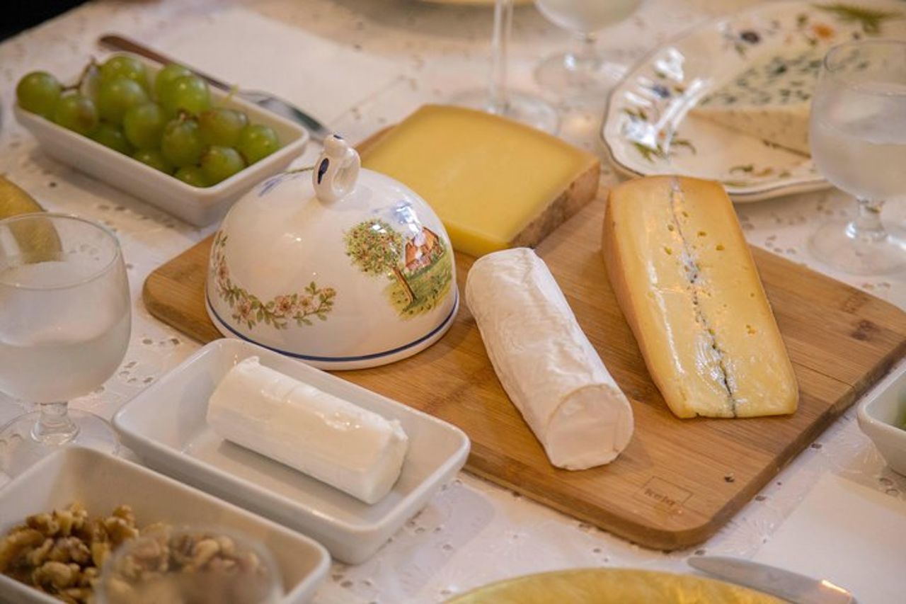 Degustazione di formaggi e vini nel quartiere latino con lo chef Alex