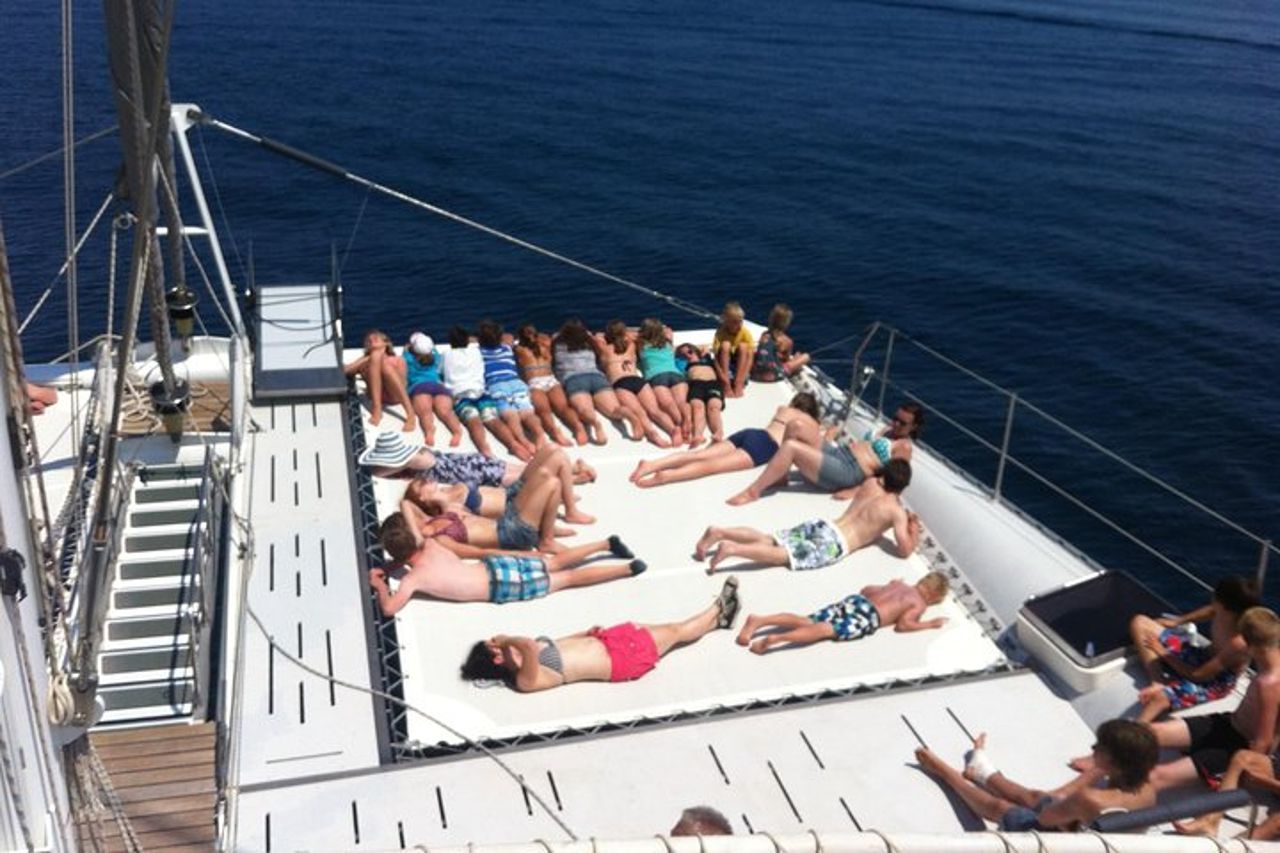 Passeggiate Attraverso La Costa Brava In Un Grande Catamarano Con Buffet-barbacoa E Bagno — 5