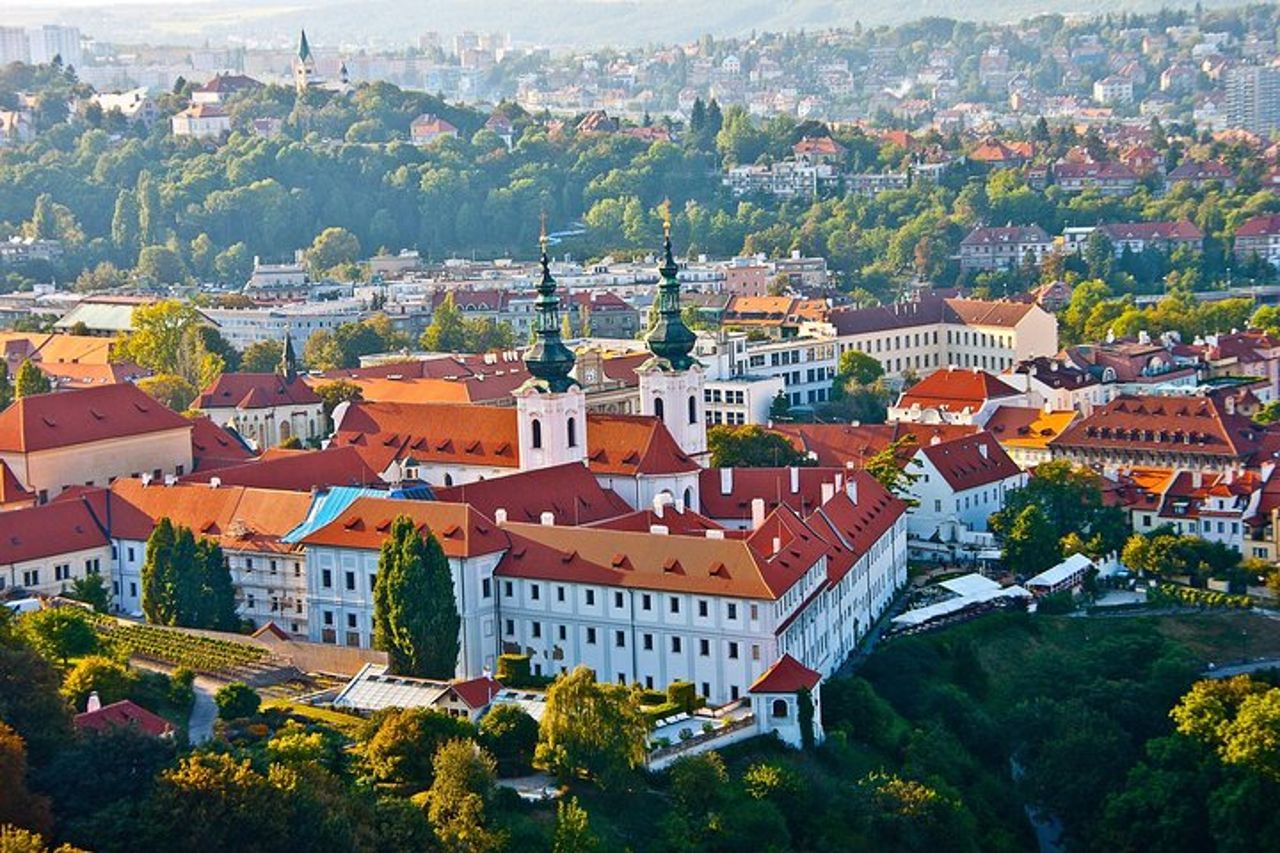 Da Monaco a Praga - Trasferimento privato porta a porta, autista locale di lingua inglese — 2