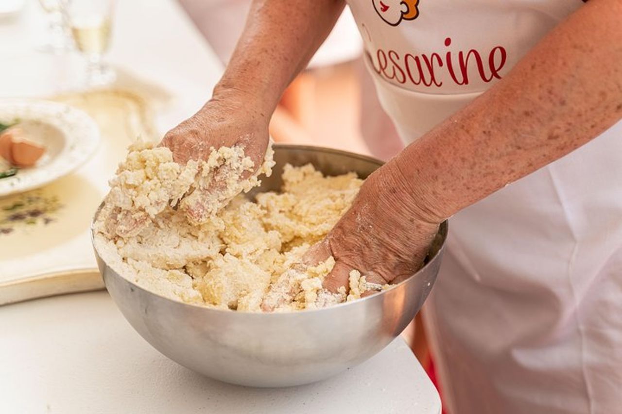 Cesarine: lezione di pizza e tiramisù a casa di un locale a Pescara — 9
