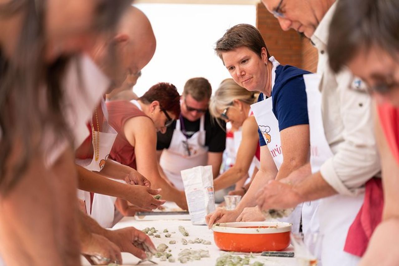 Tour del mercato per piccoli gruppi e lezione di cucina a Terni — 2