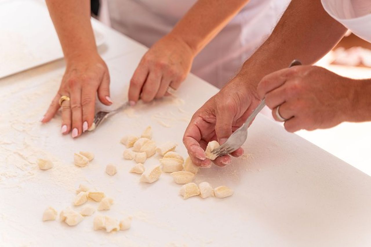 Tour del mercato per piccoli gruppi e lezione di cucina a Terni — 3