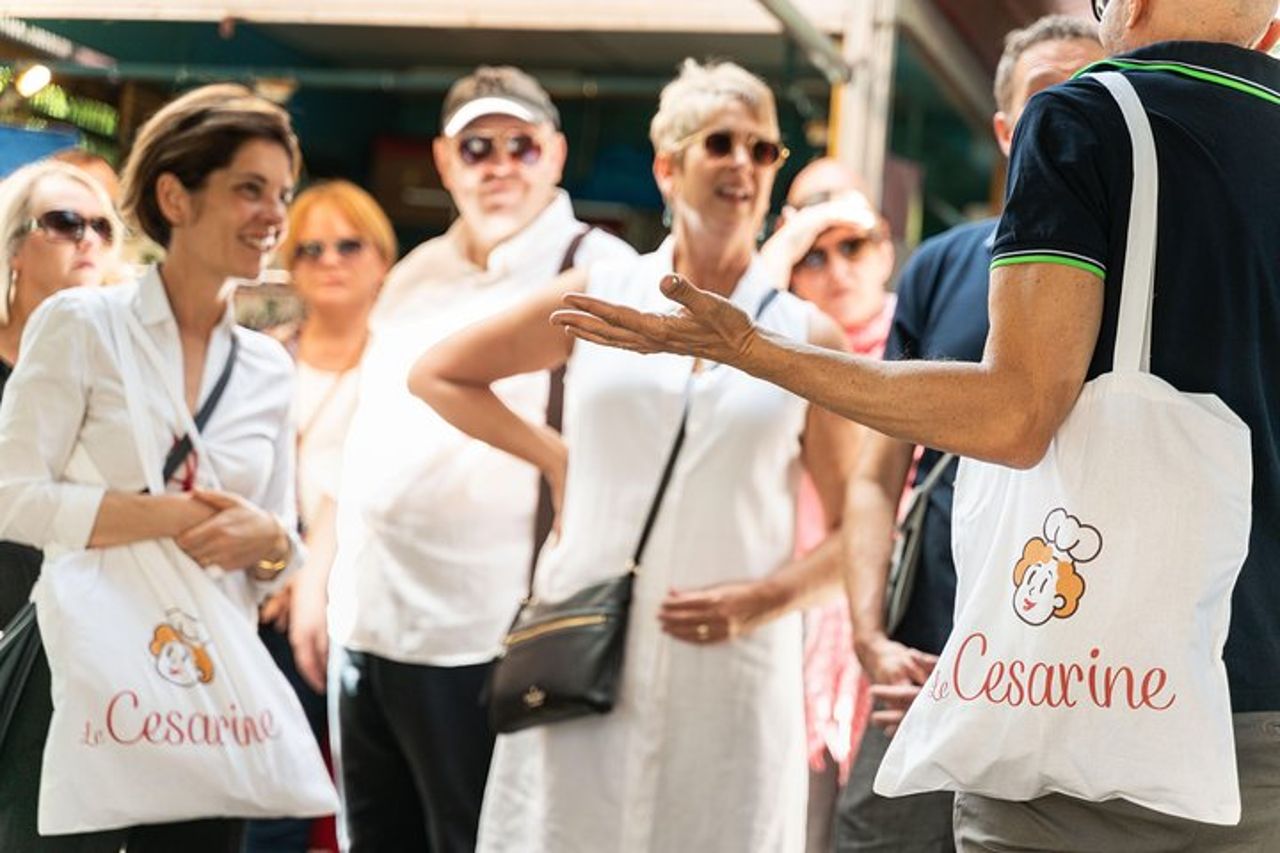Tour del mercato per piccoli gruppi ed esperienza culinaria presso una casa di Cesarina a Camogli