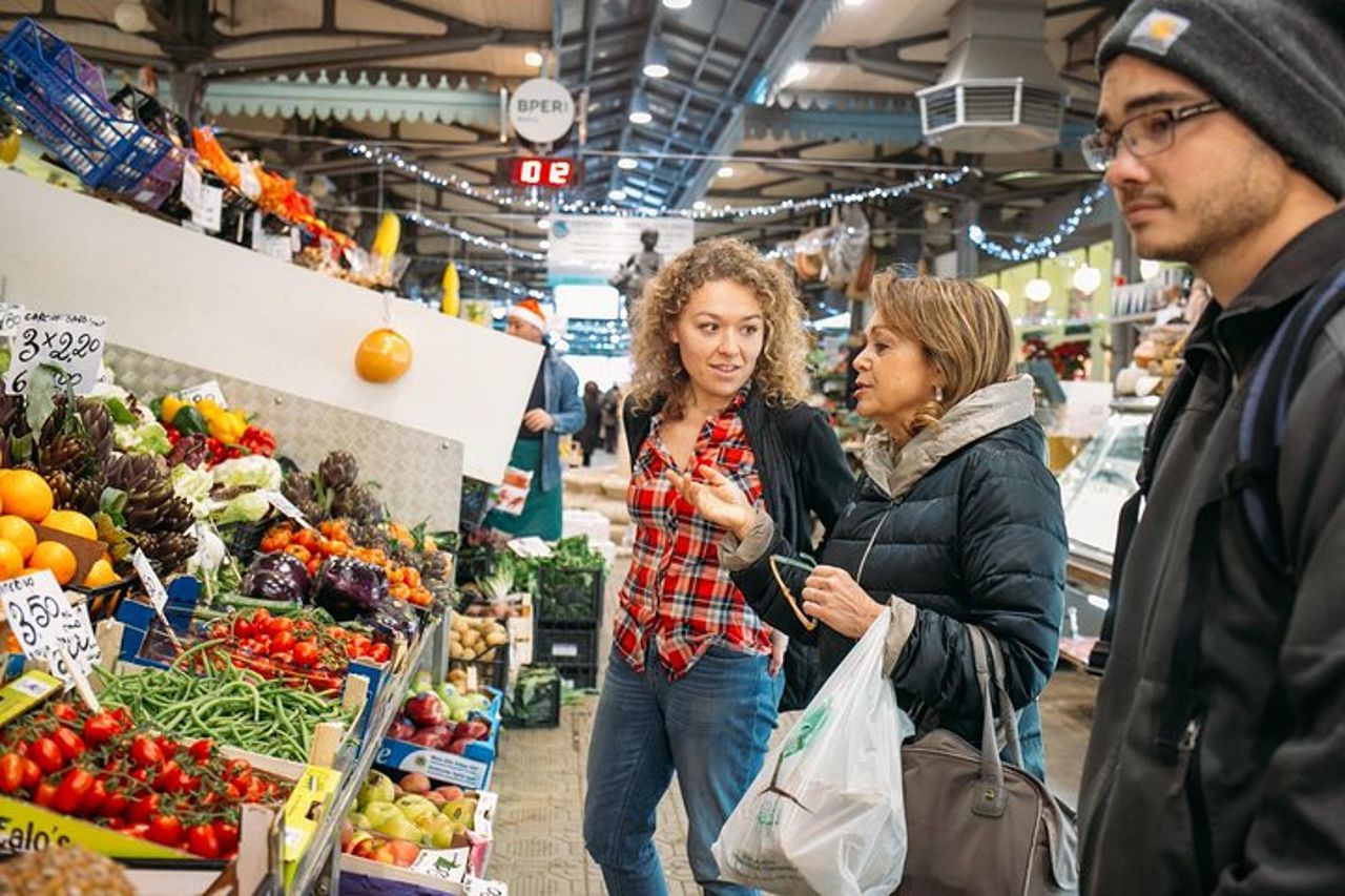Tour del mercato per piccoli gruppi e lezione di cucina a Modena