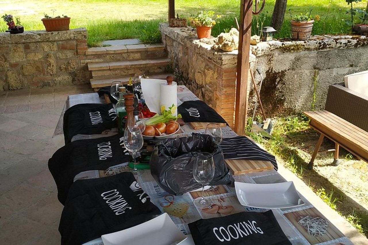 Corso privato di cucina toscana e degustazione di vini a Radda in Chianti — 3