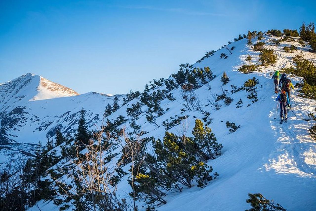8 ore di viaggio skitour nei Monti Tatra per avanzati — 3