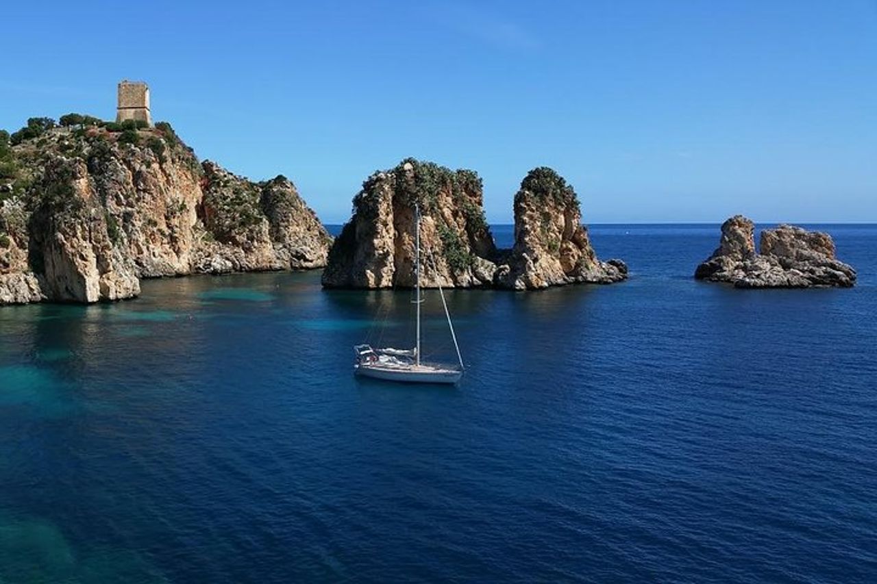 Tour in barca alla Riserva dello zingaro e Faraglioni di Scopello — 8