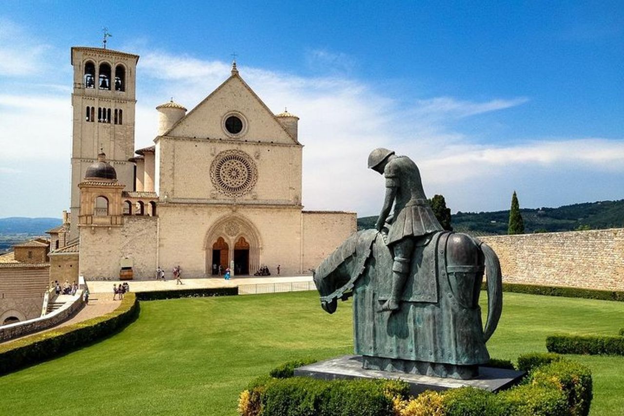 Tour privato a piedi della Basilica di San Francesco di Assisi e della città — 3