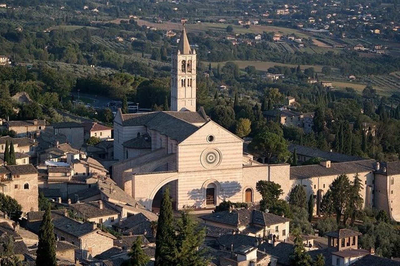 Tour privato a piedi della Basilica di San Francesco di Assisi e della città — 4