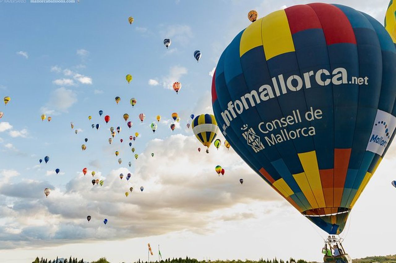 Tour romantico in mongolfiera all'alba a Maiorca — 2