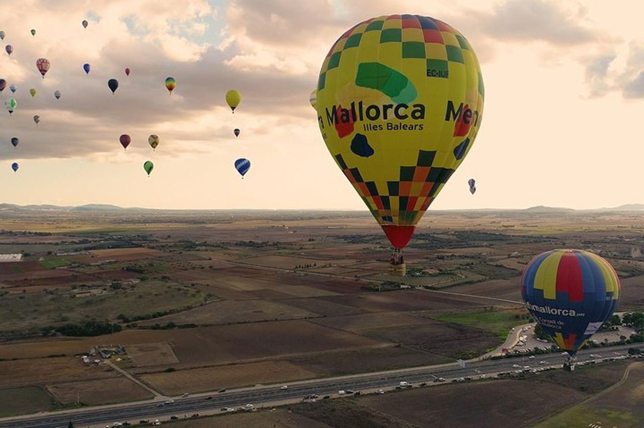 Tour romantico in mongolfiera all'alba a Maiorca — 6