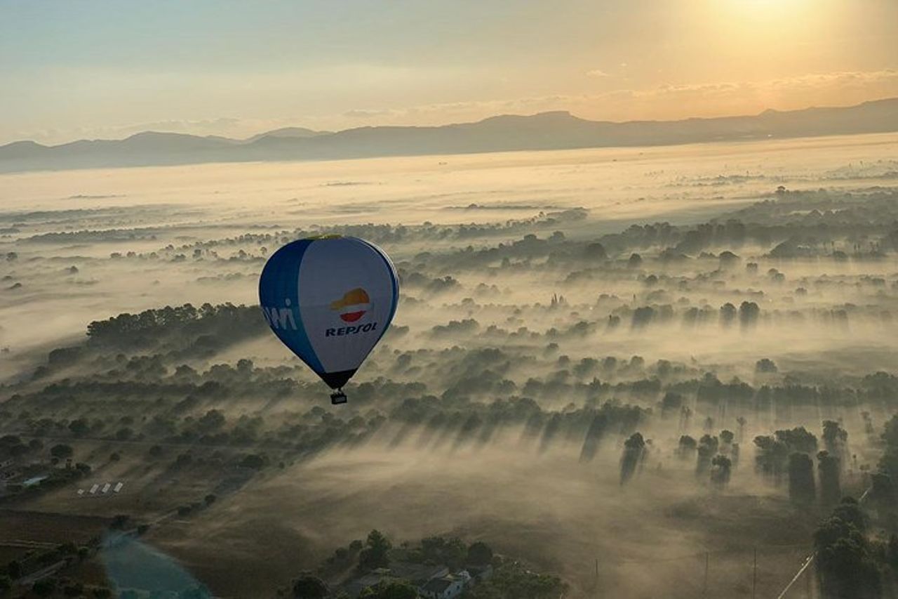 Tour romantico in mongolfiera all'alba a Maiorca — 9