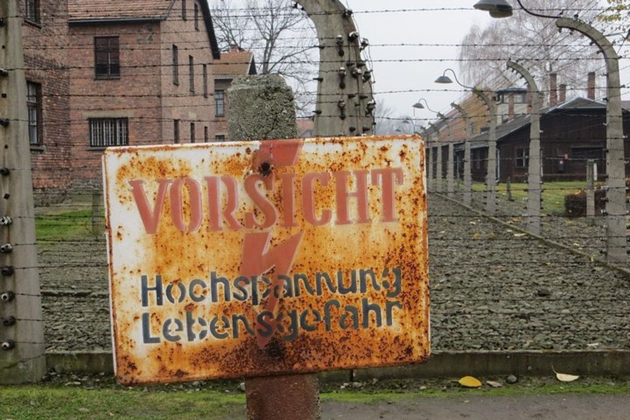 Tour di un giorno ad Auschwitz e Birkenau da Cracovia con trasferimento privato — 7
