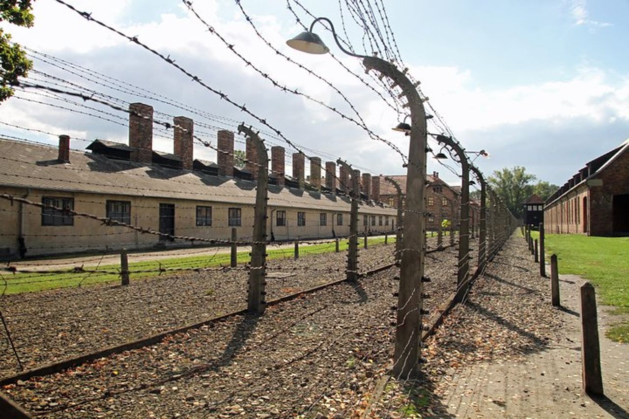 Tour di un giorno ad Auschwitz e Birkenau da Cracovia con trasferimento privato — 2