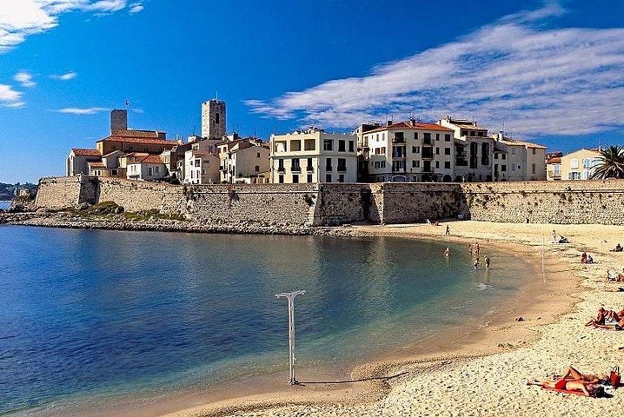 Gita privata di mezza giornata: Cannes e Antibes da Nizza in minivan