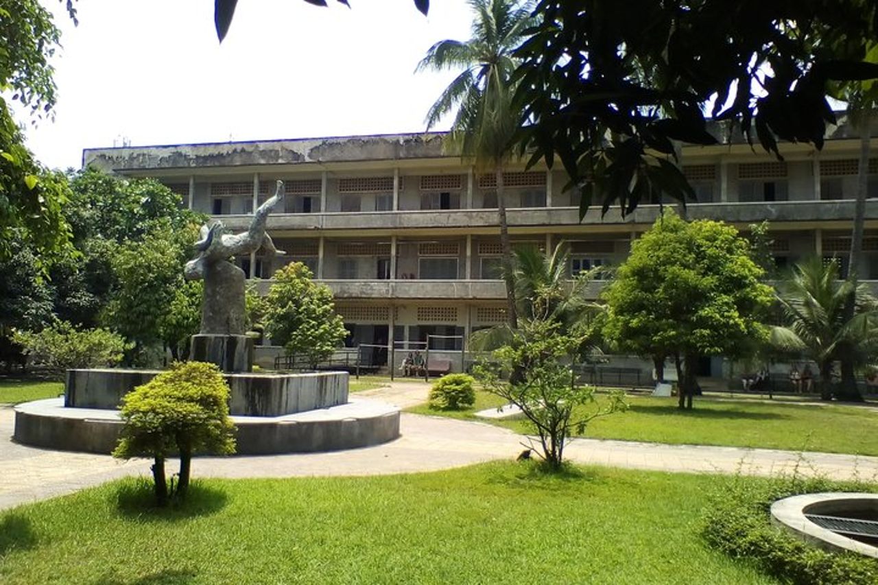 Mezza giornata privata al campo di sterminio e al museo genocida S21 di Phnom Penh — 5
